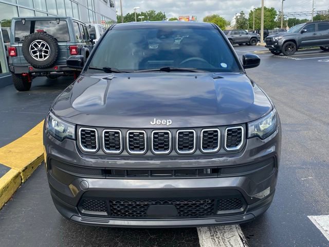 Used 2024 Jeep Compass Sport image 3