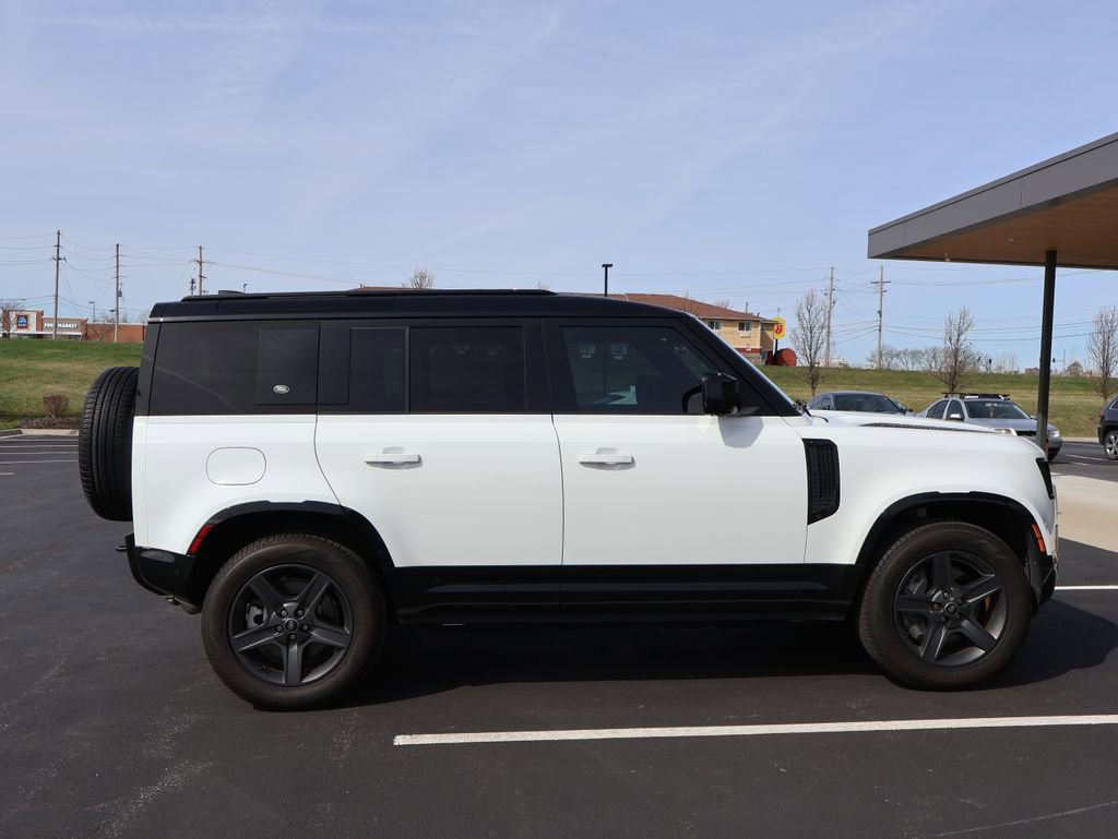 Used 2024 Land Rover Defender 110 X-Dynamic SE image 9