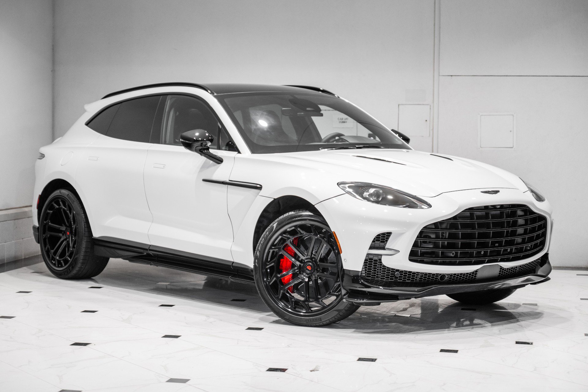 New 2026 Aston Martin DBX 707 image 43