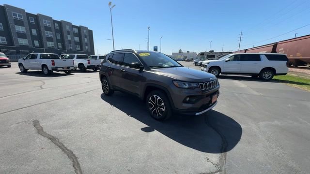 Used 2023 Jeep Compass Limited AWD/4WD image 2