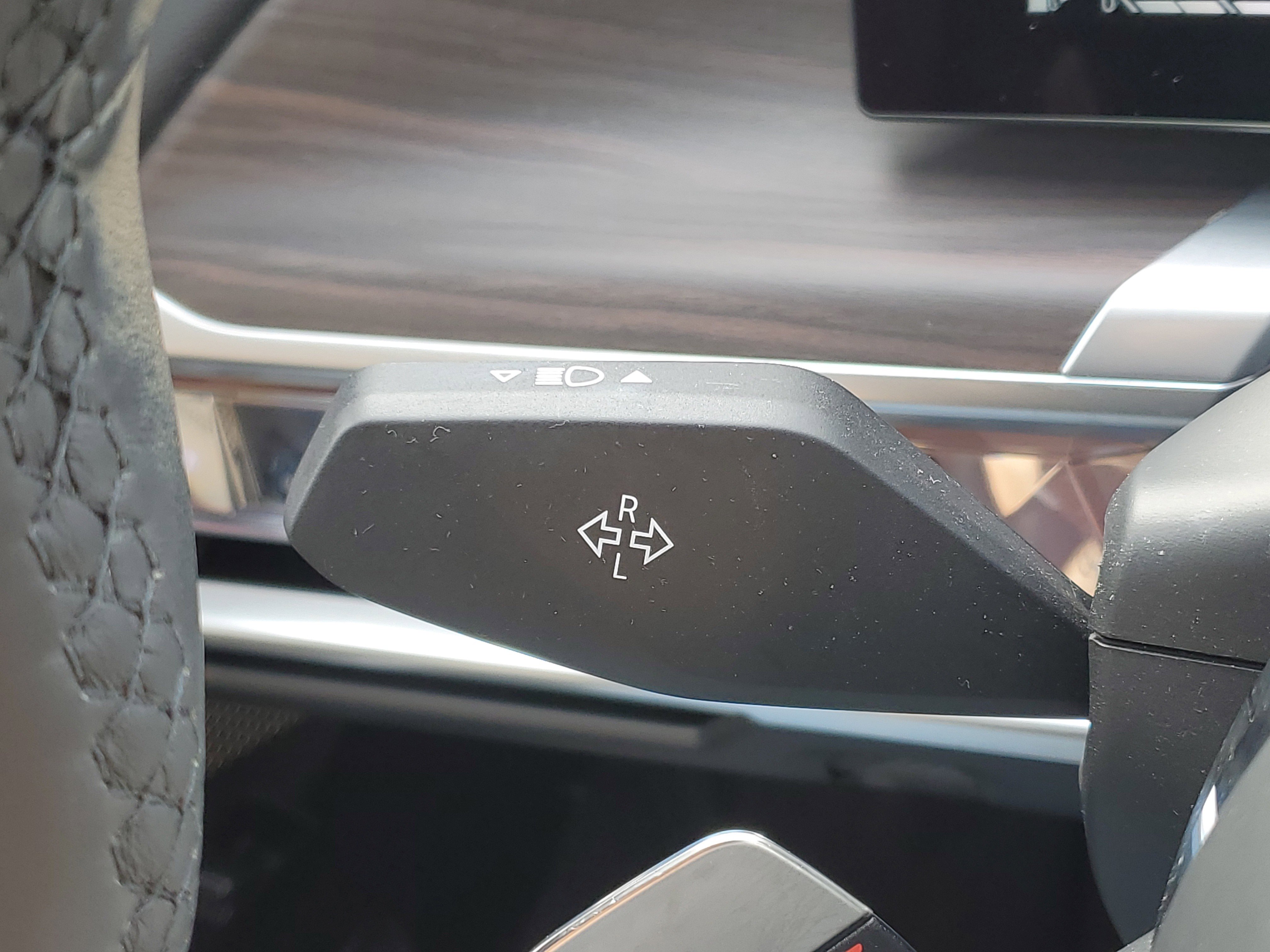 Certified 2023 BMW 760i xDrive w/ Executive Package image 13