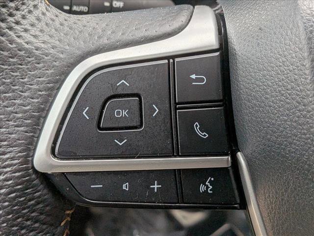 Used 2025 Toyota Sienna XLE Woodland Edition image 16