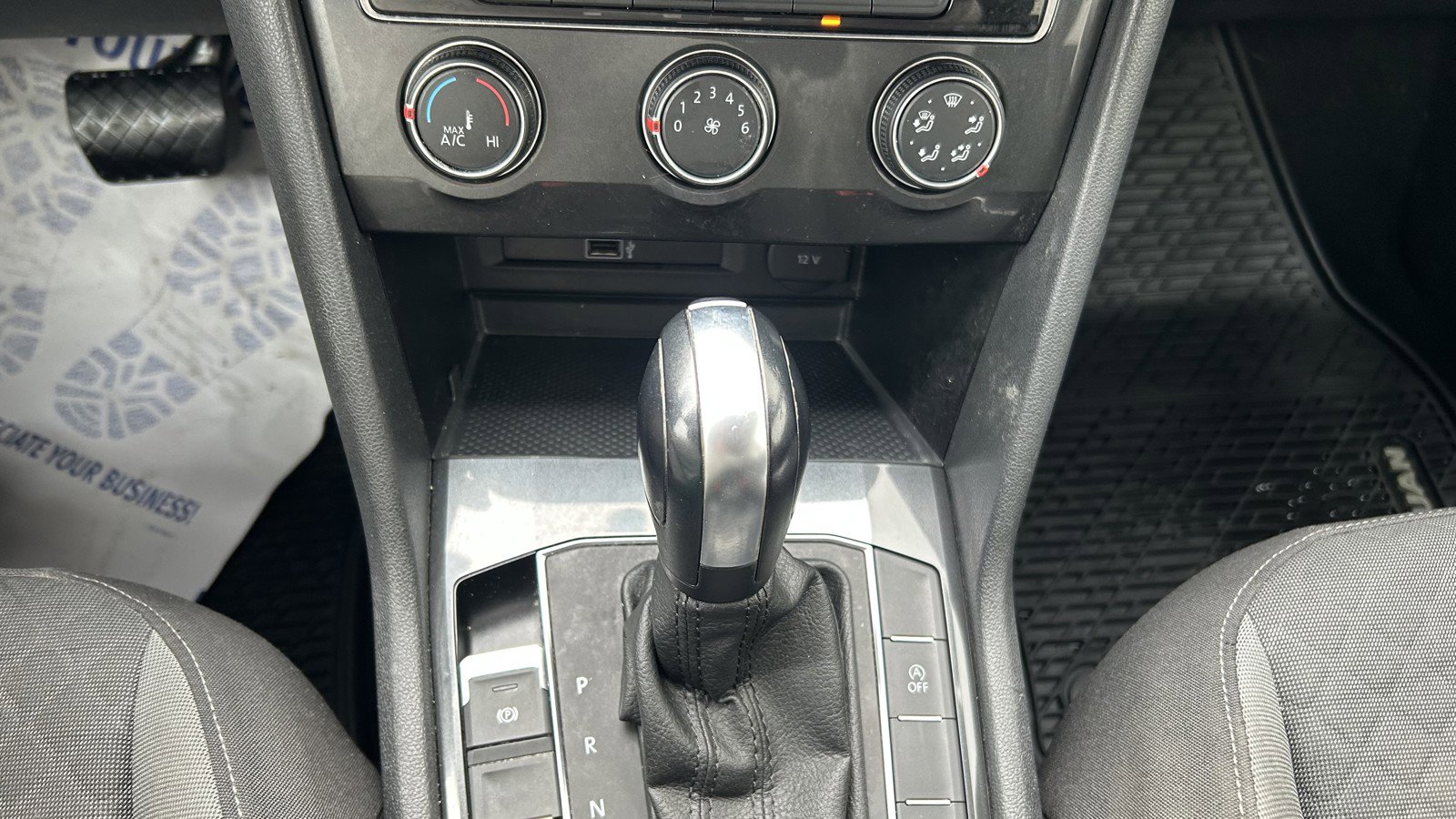 Used 2018 Volkswagen Tiguan S image 35