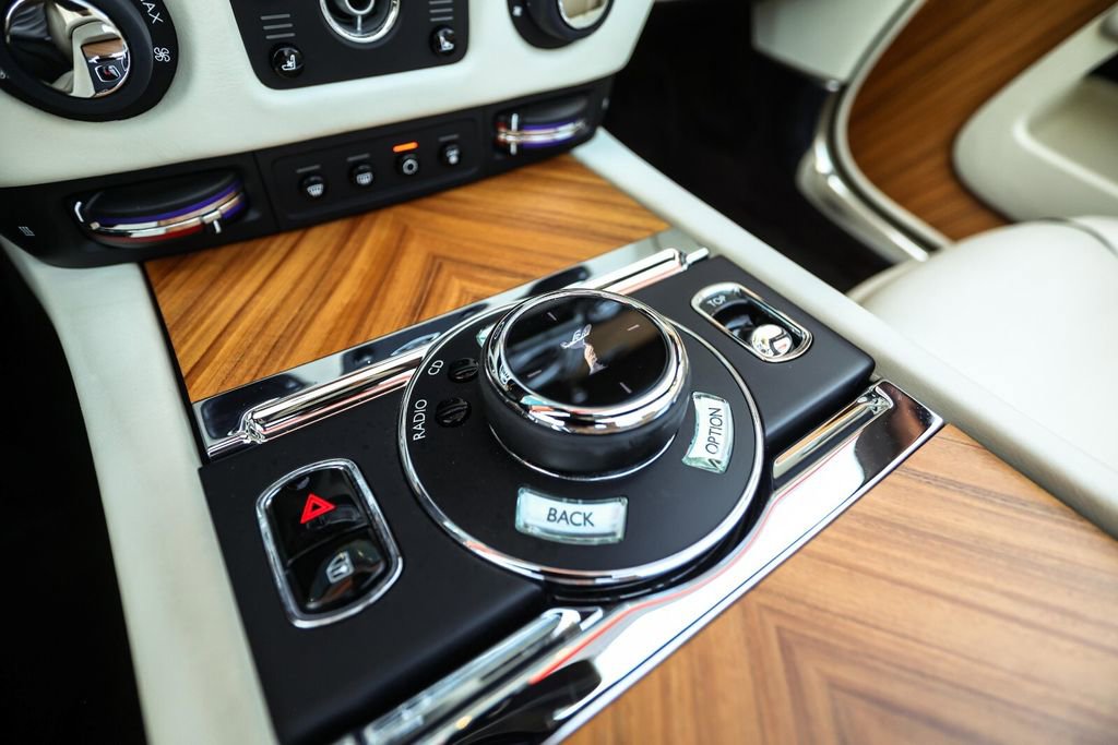 Used 2016 Rolls-Royce Dawn image 42