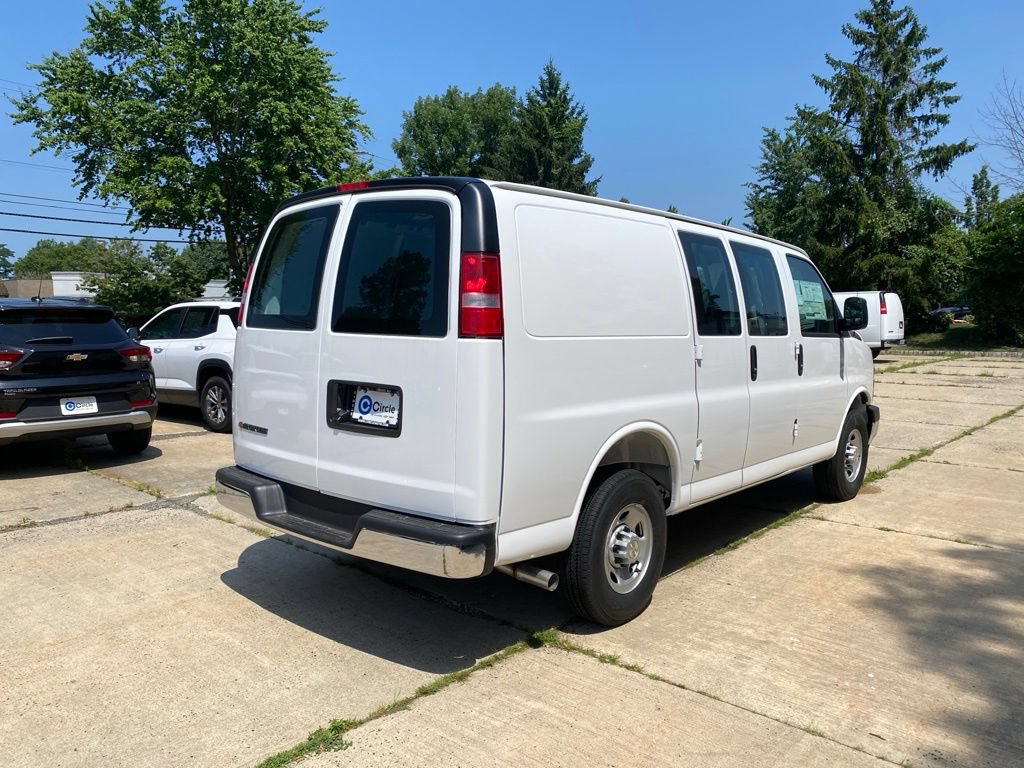 New 2026 Chevrolet Express 2500 w/ Driver Convenience Package RWD image 4