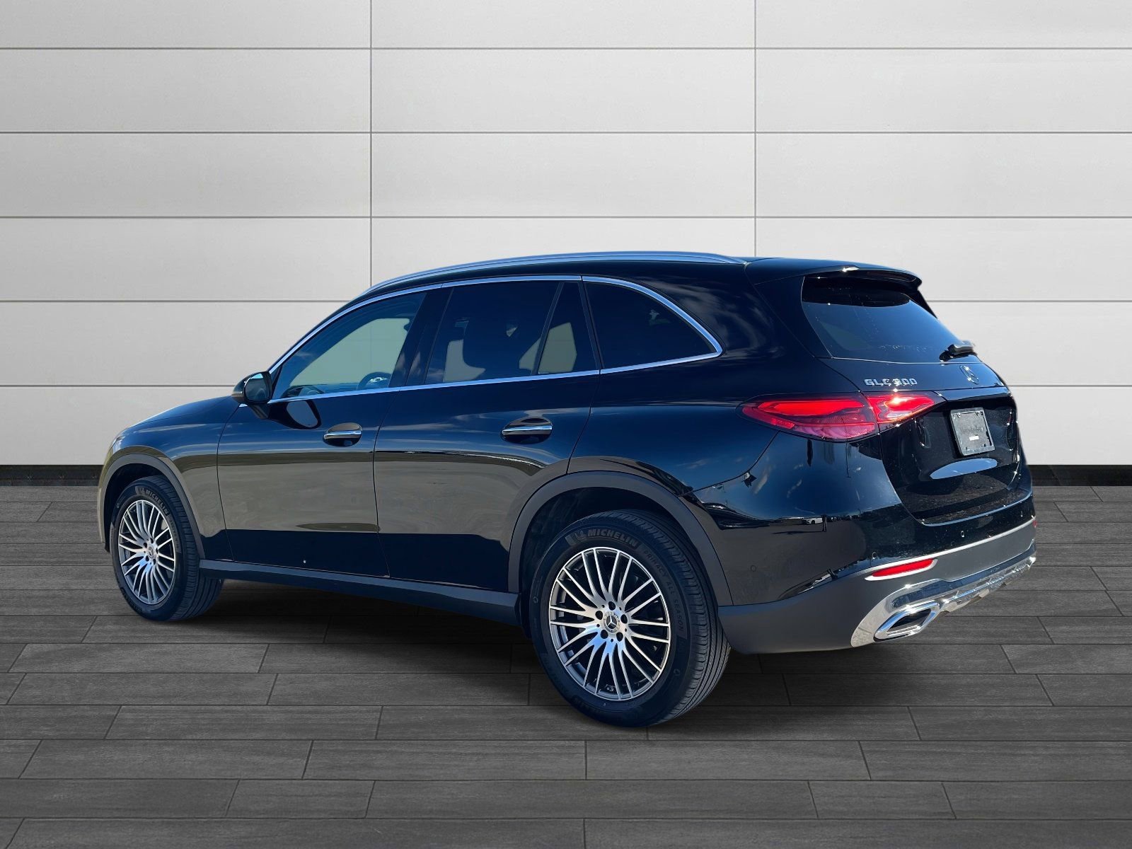 Certified 2025 Mercedes-Benz GLC 300 image 4
