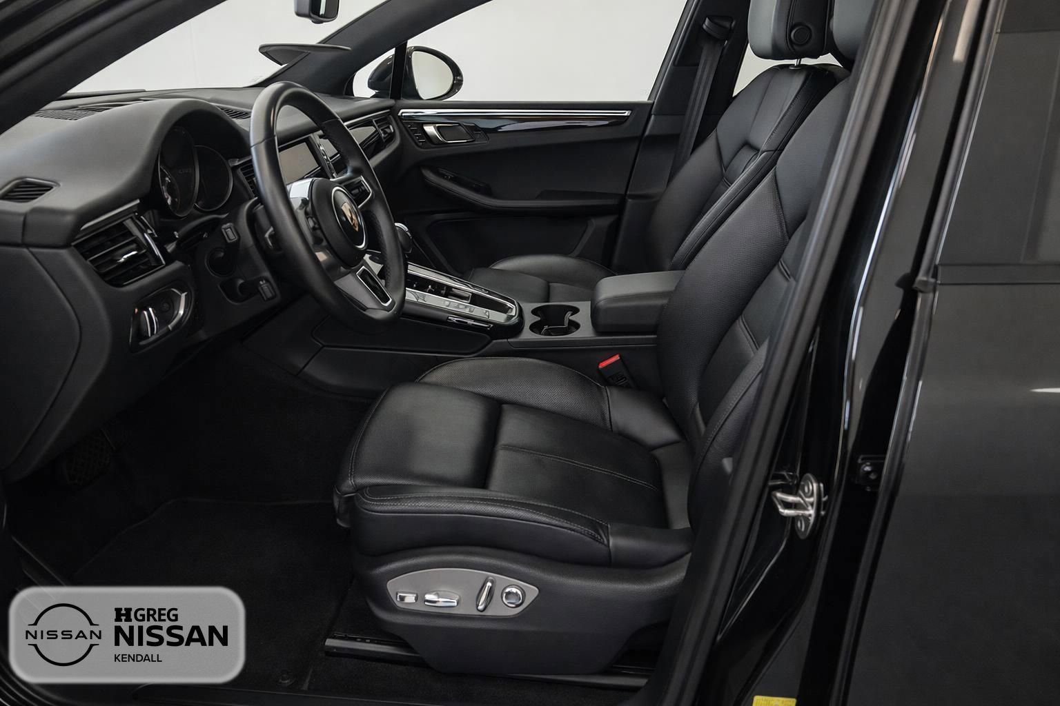 Used 2022 Porsche Macan AWD/4WD image 7