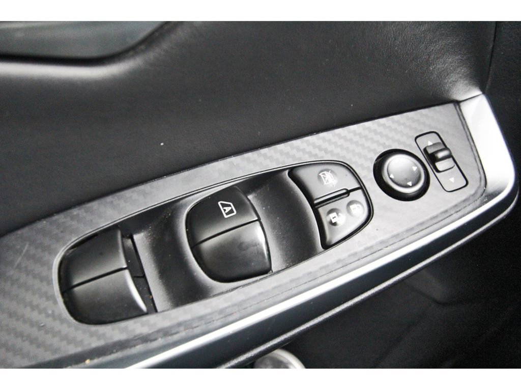 Used 2025 Nissan Sentra SR FWD image 15