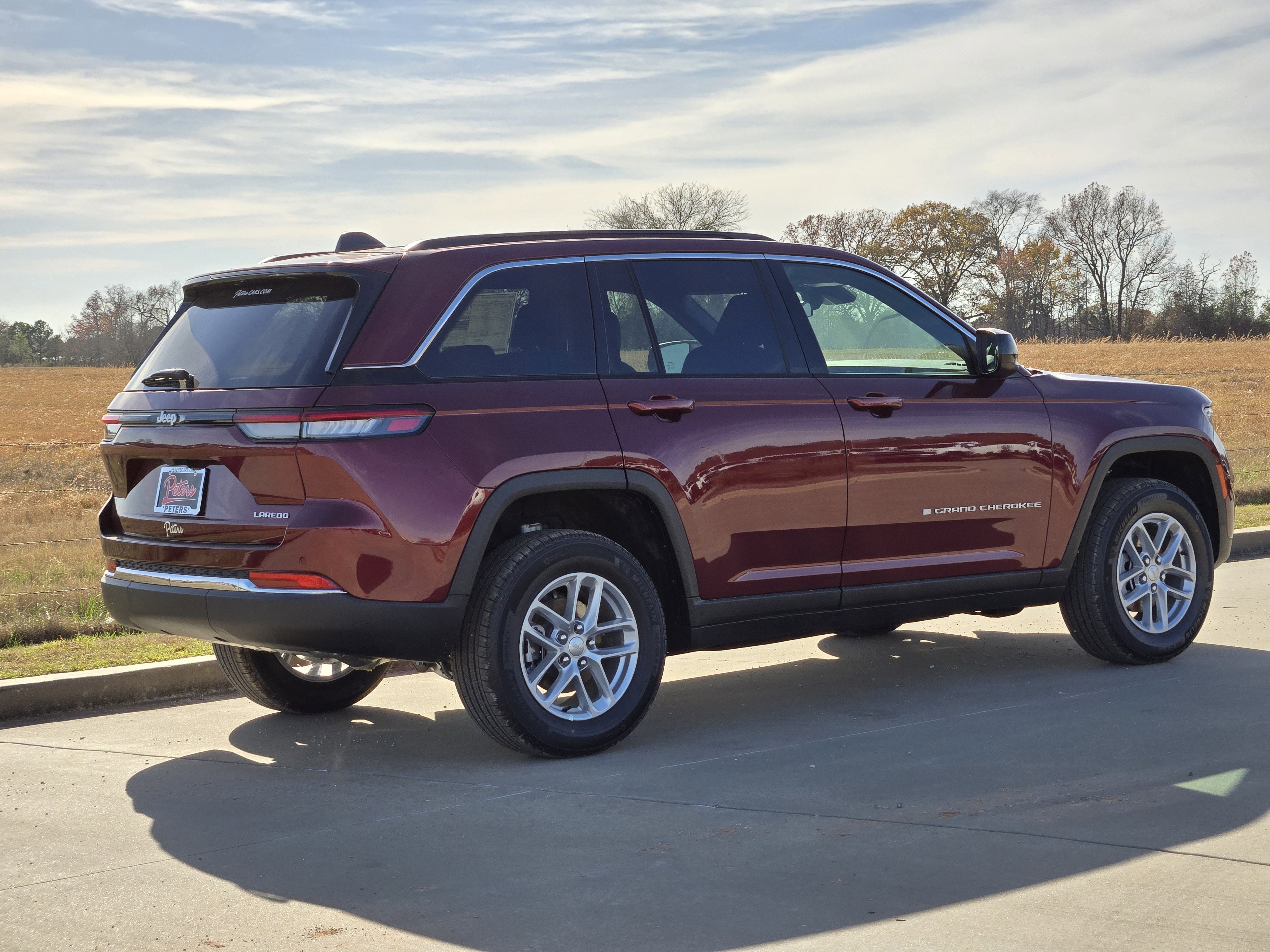 New 2025 Jeep Grand Cherokee Laredo w/ Luxury Tech Group I RWD image 3