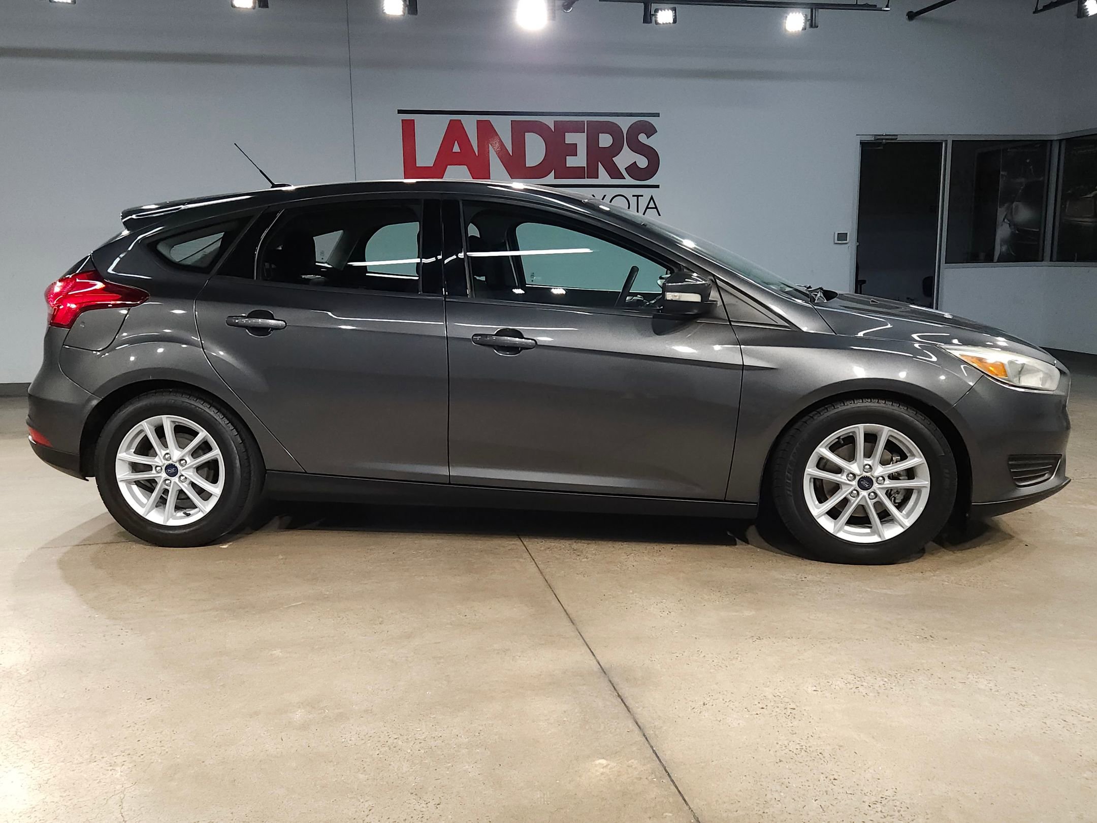Used 2017 Ford Focus SE FWD image 8