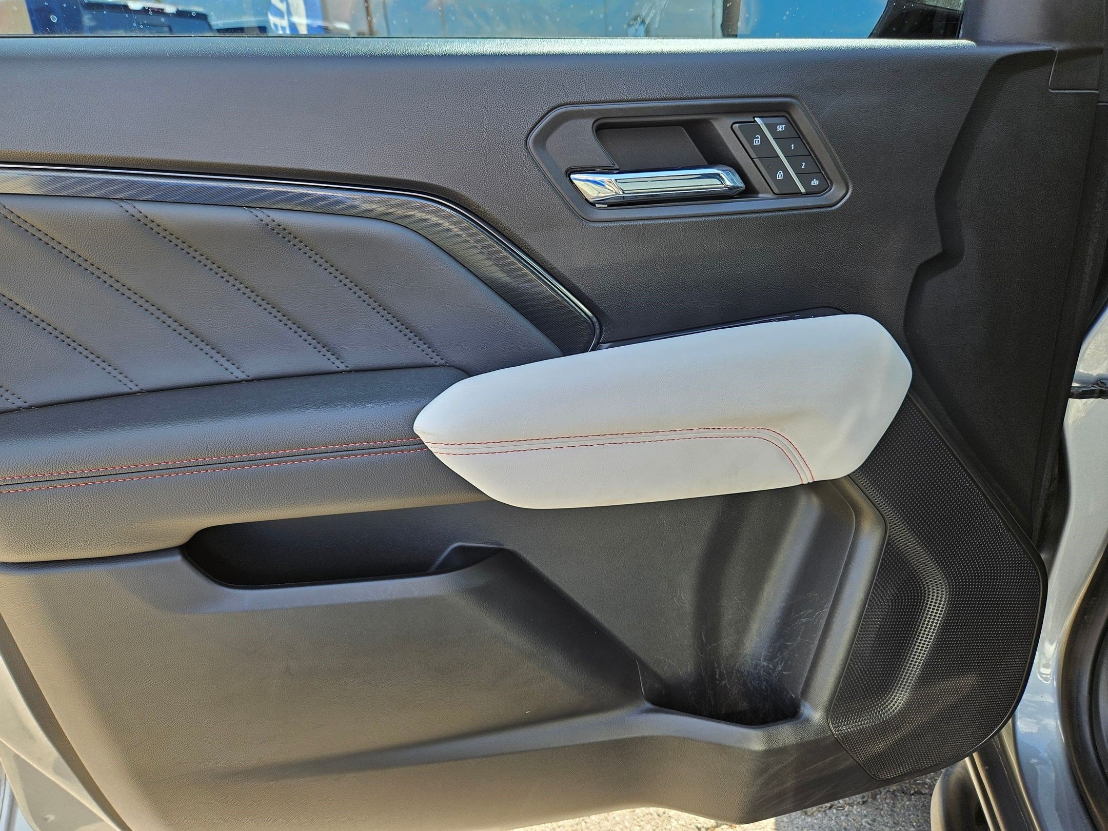 Used 2024 GMC Canyon AT4X AWD/4WD image 12