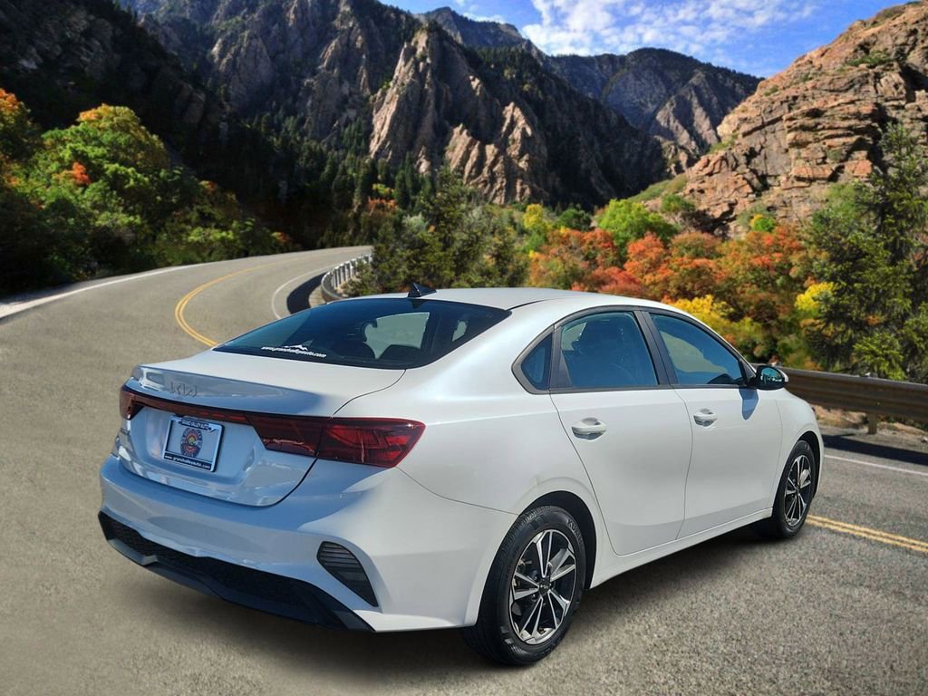 Used 2023 Kia Forte LXS image 3