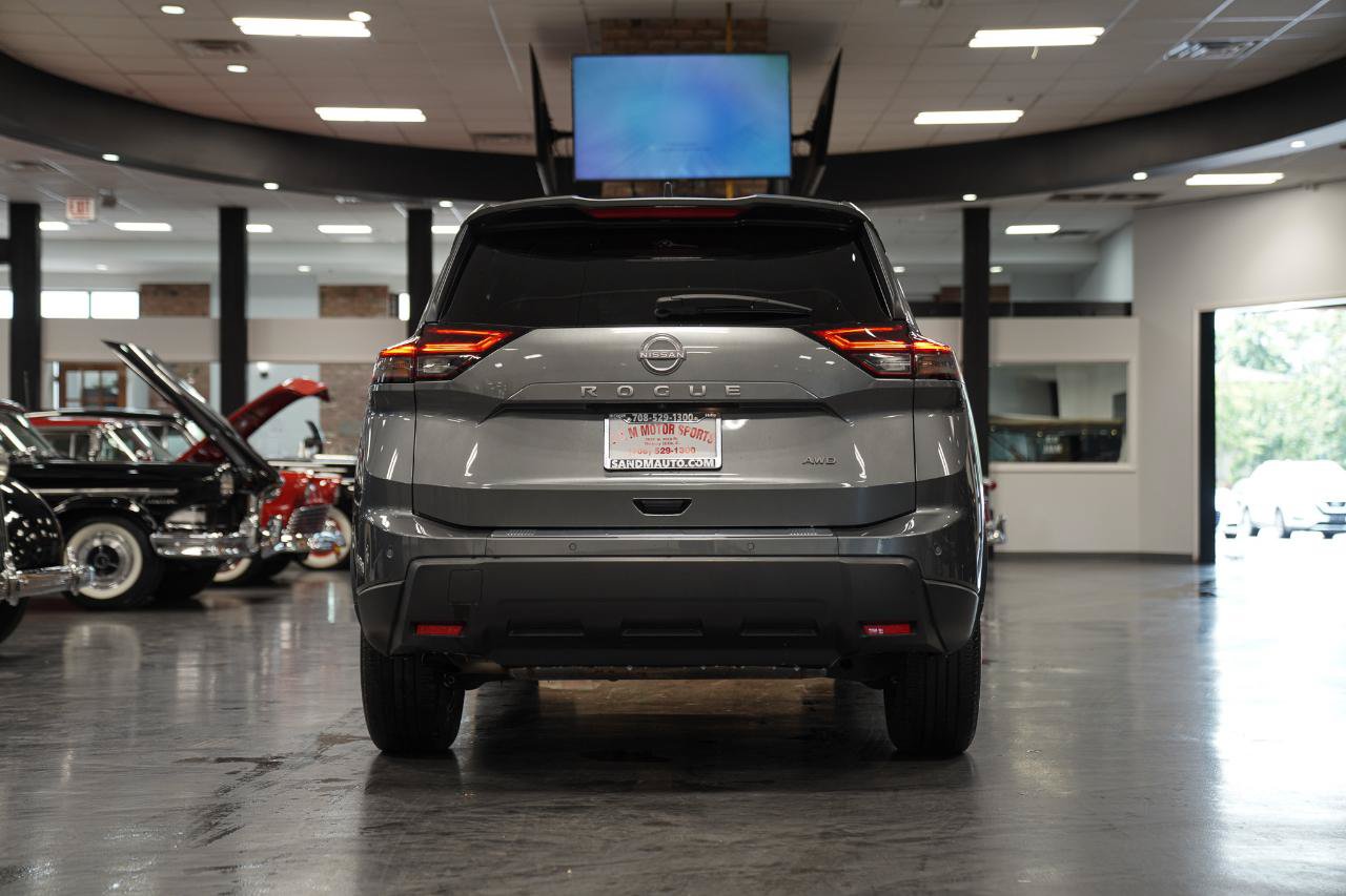 Used 2024 Nissan Rogue S AWD/4WD image 15