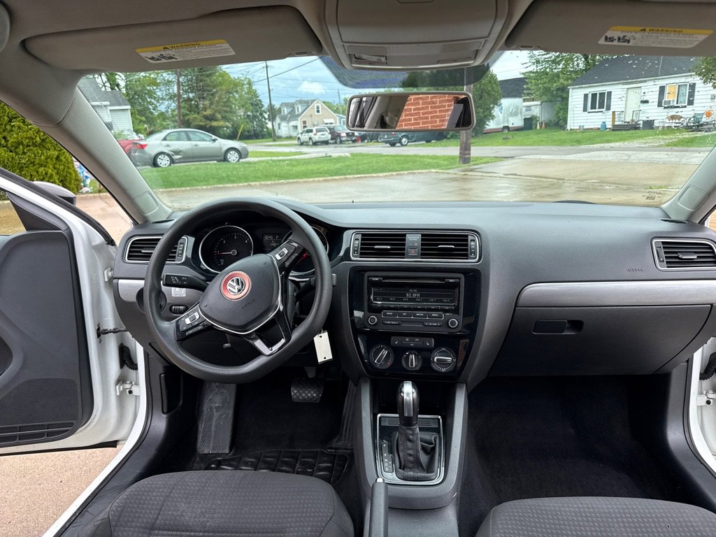 Used 2015 Volkswagen Jetta TDI S w/ Welcome Package FWD image 9