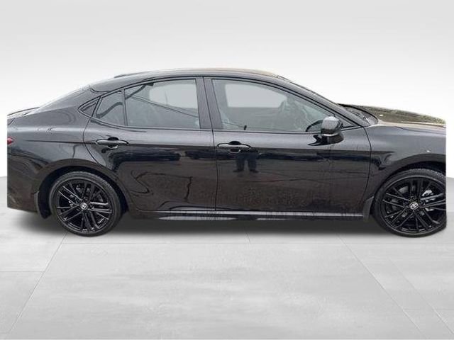 Used 2025 Toyota Camry SE image 4