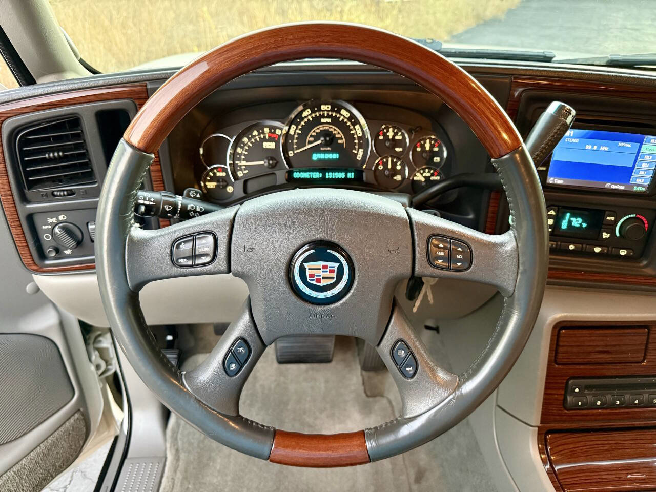 Used 2004 Cadillac Escalade AWD image 10