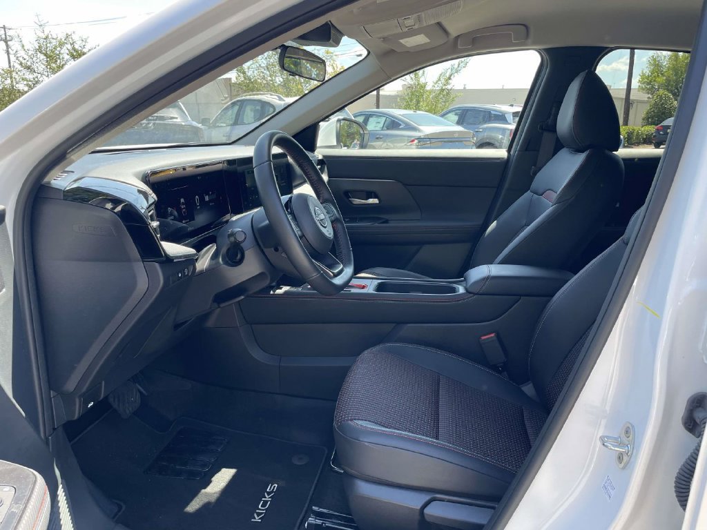 Used 2025 Nissan Kicks SR FWD image 15