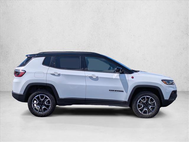 Used 2024 Jeep Compass Trailhawk AWD/4WD image 4