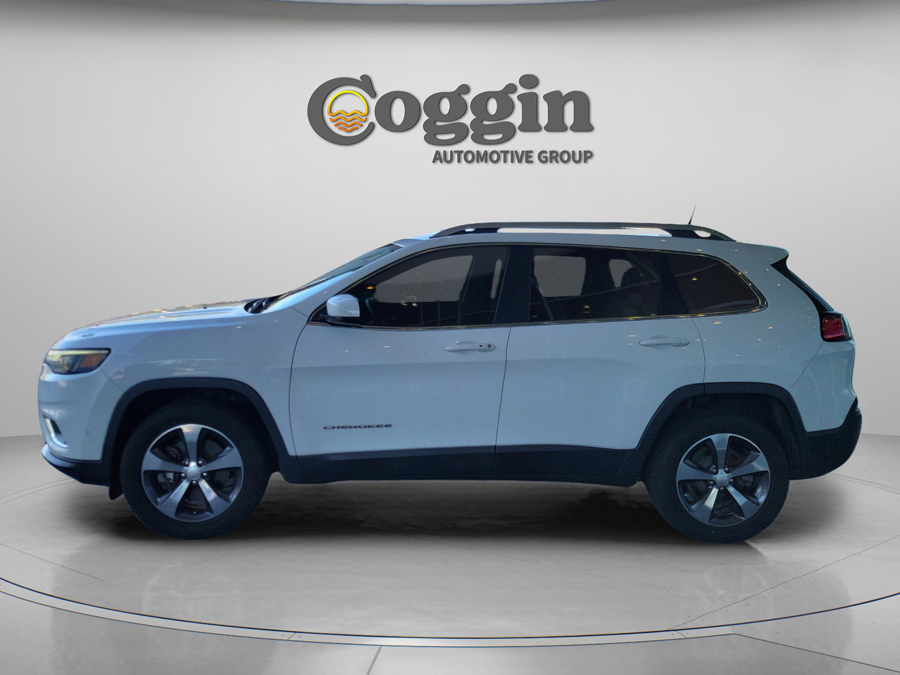 Used 2019 Jeep Cherokee Limited w/ Luxury Group image 2