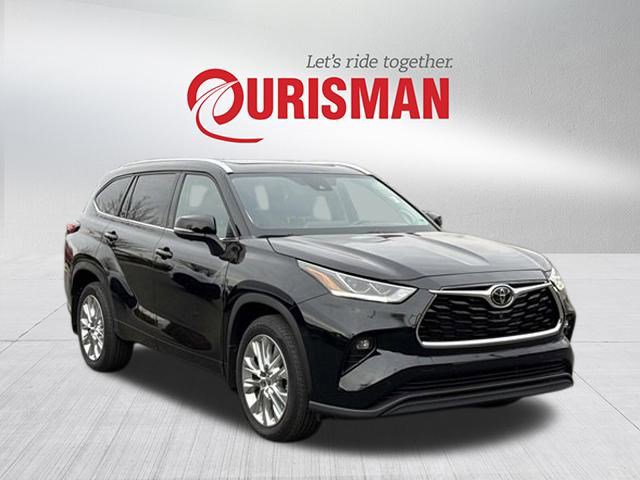 Used 2023 Toyota Highlander Limited image 1