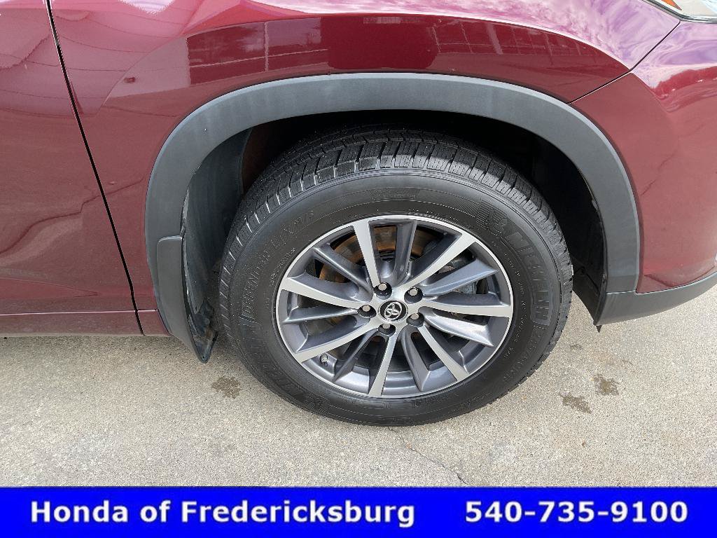 Used 2017 Toyota Highlander XLE AWD/4WD image 12