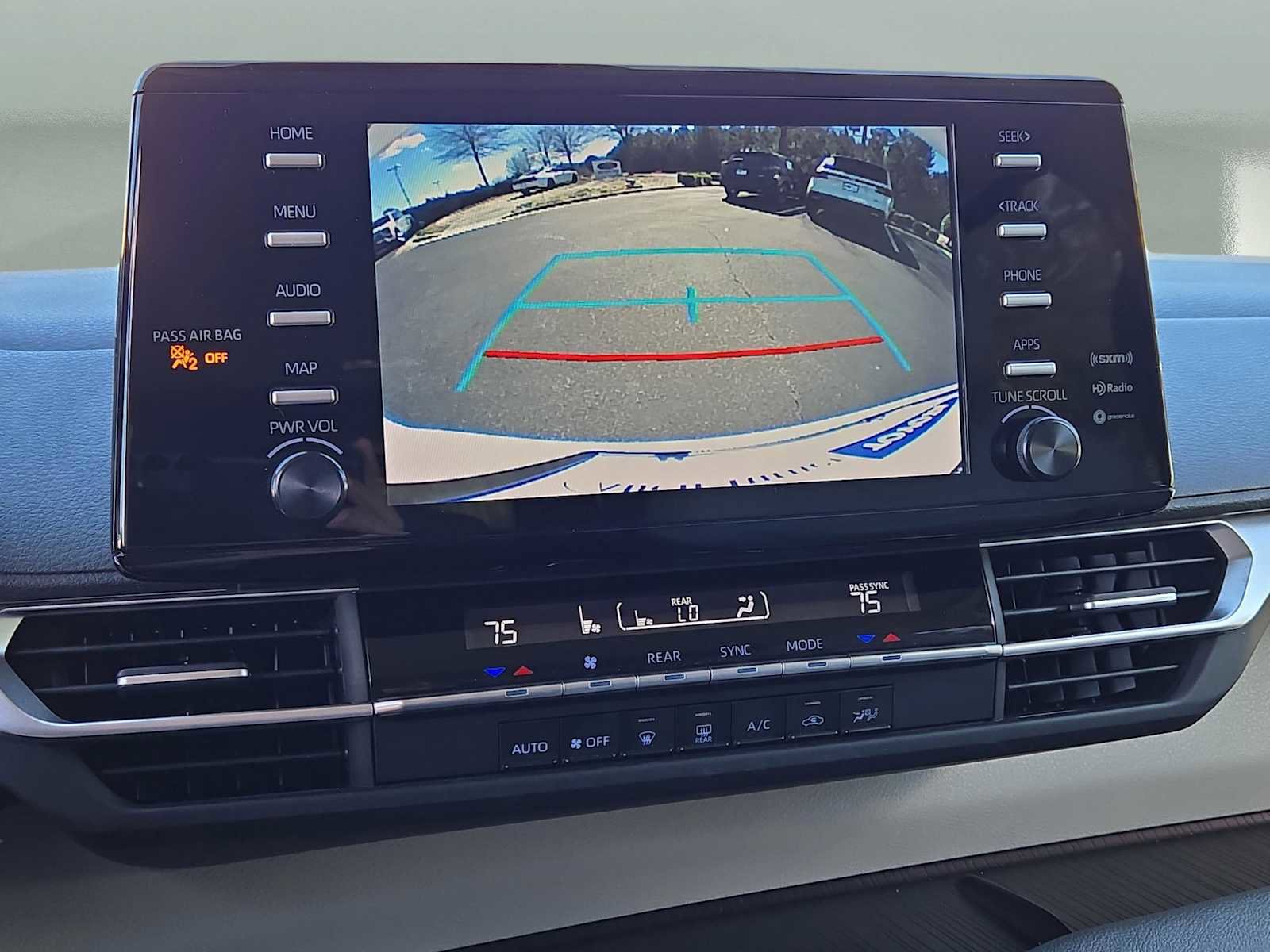 Used 2024 Toyota Sienna LE image 27