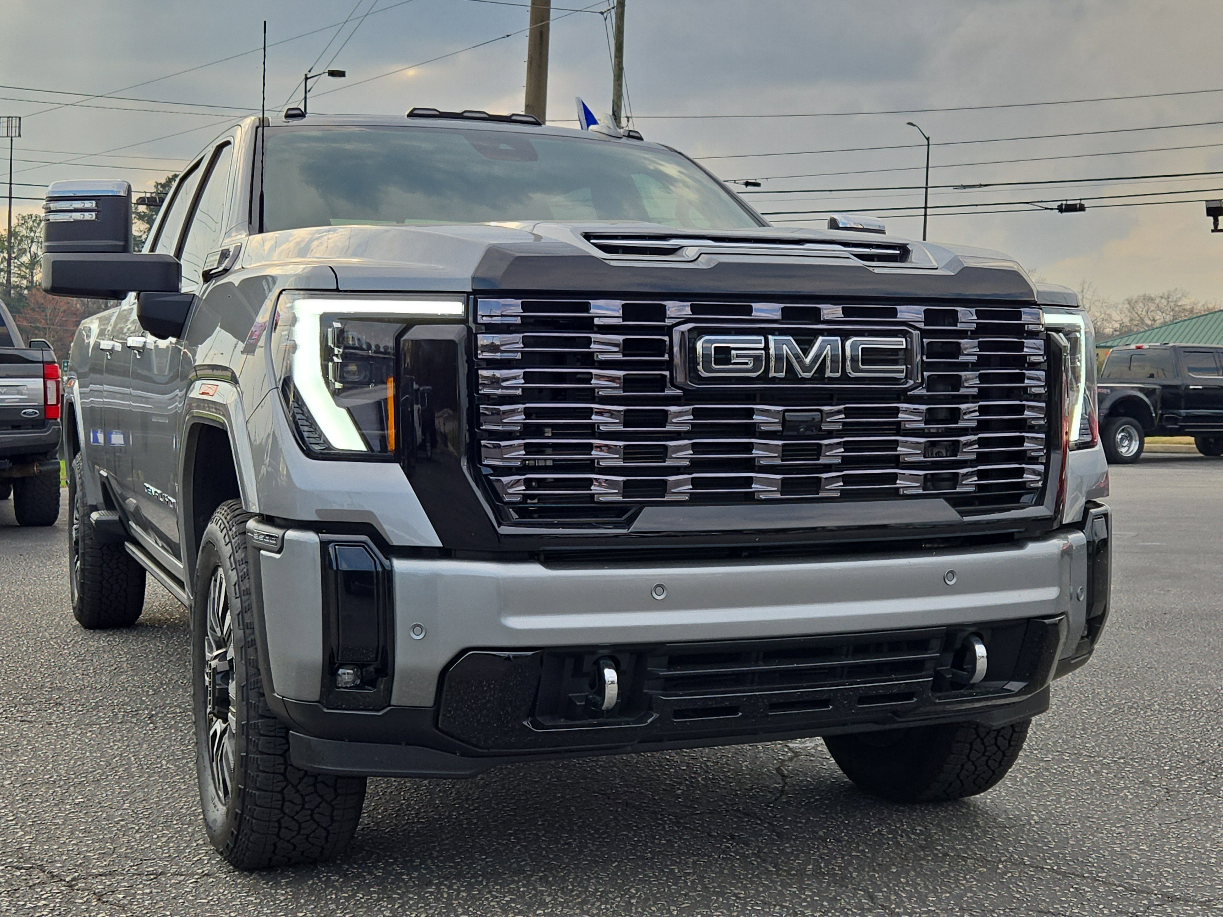 Used 2026 GMC Sierra 3500 Denali Ultimate image 5
