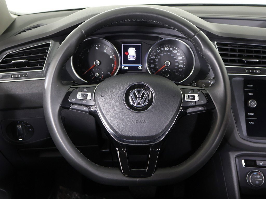 Used 2020 Volkswagen Tiguan SE image 37
