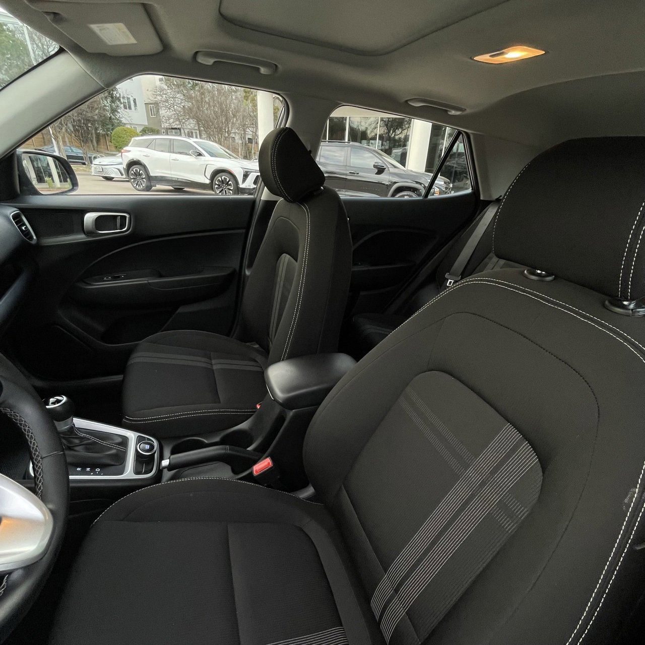 Used 2025 Hyundai Venue SEL image 21