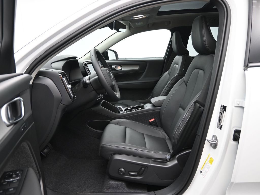 New 2025 Volvo XC40 B5 Plus w/ Protection Package Premier image 21