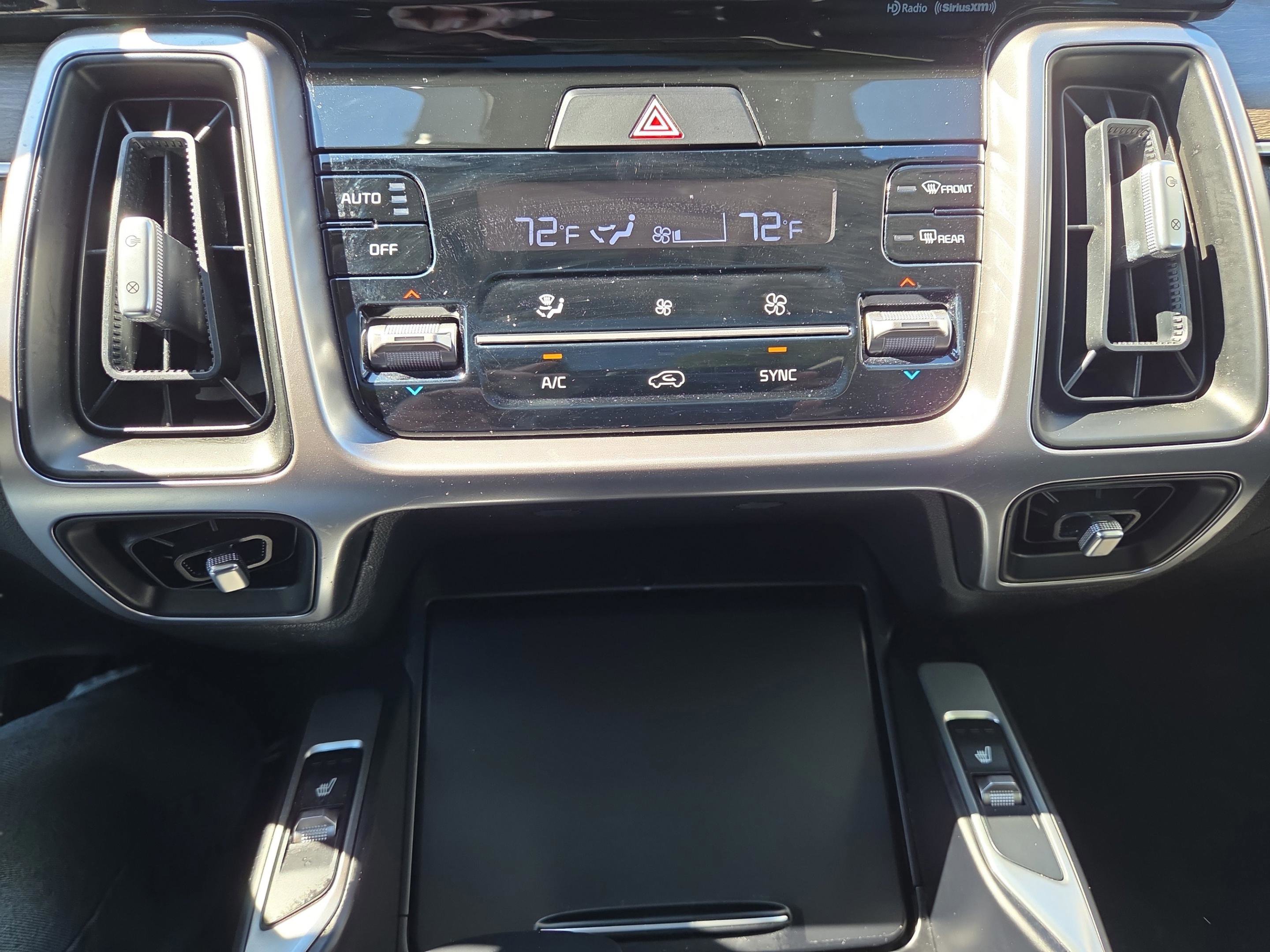 Used 2022 Kia Sorento EX w/ Panoramic Sunroof Package image 21