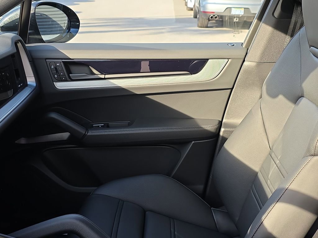 New 2026 Porsche Cayenne E-Hybrid Coupe AWD/4WD image 23