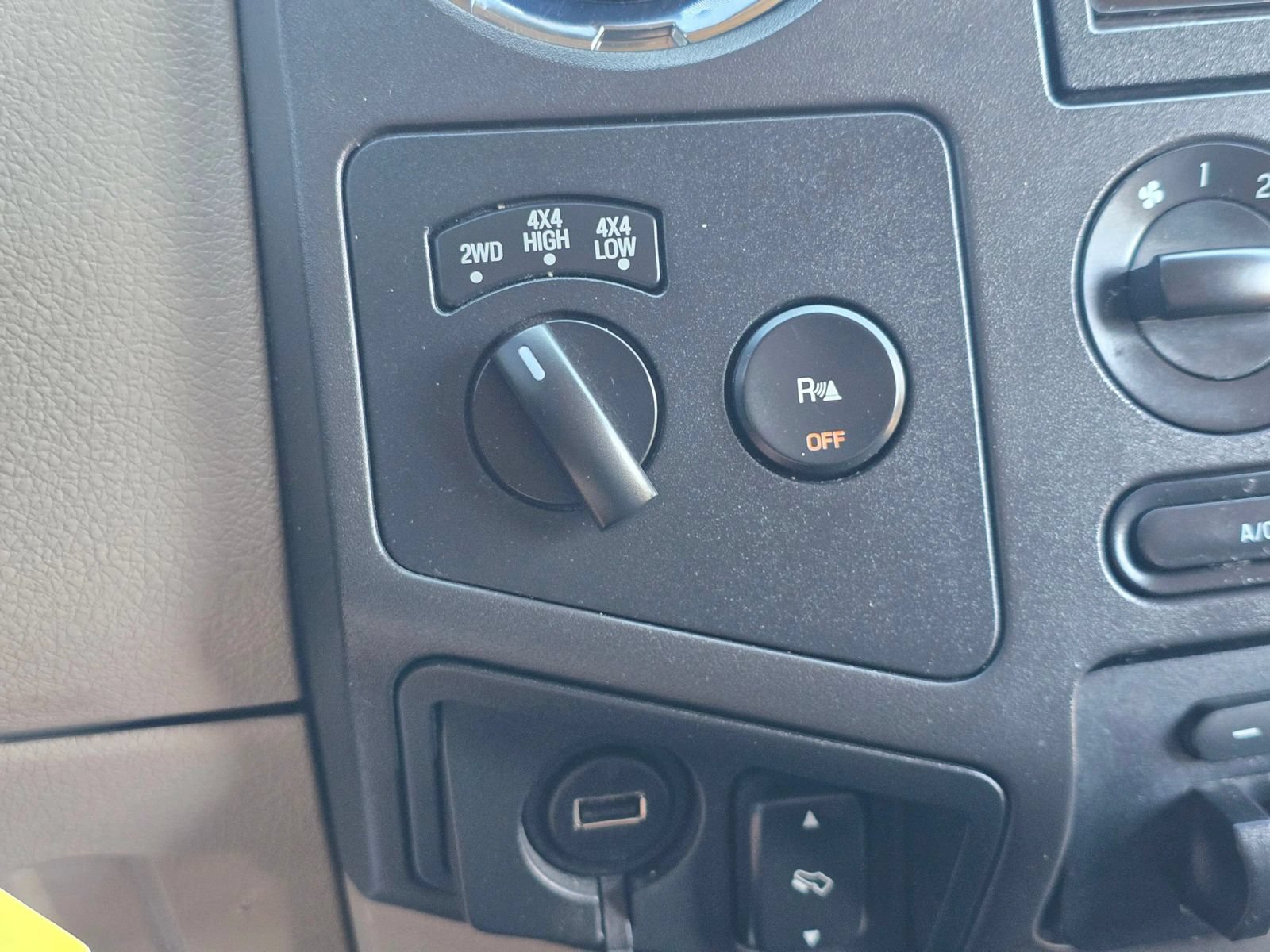 Used 2009 Ford F350 FX4 AWD/4WD image 28