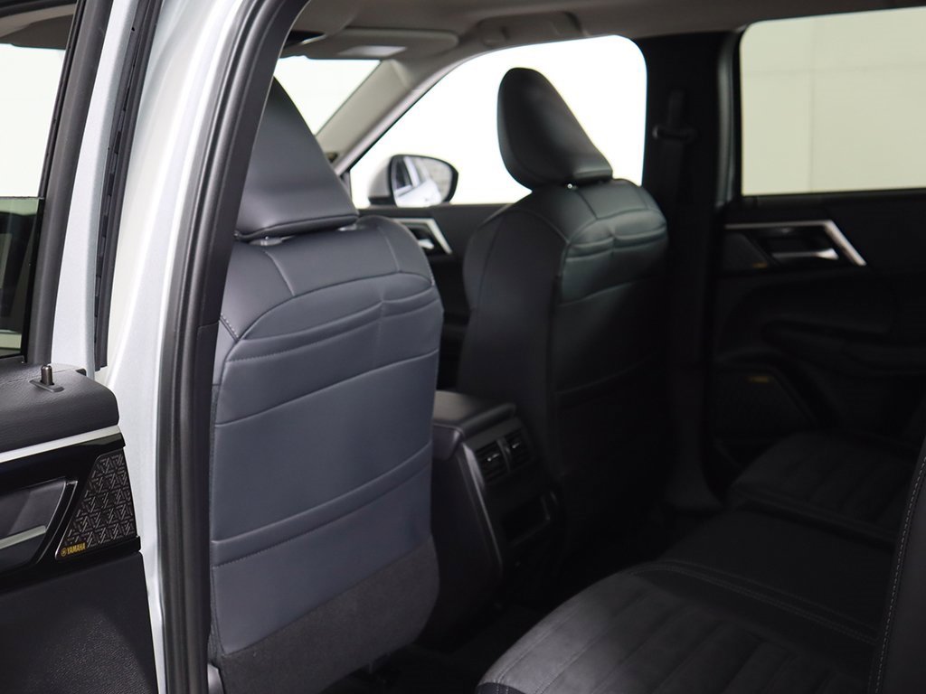 New 2025 Mitsubishi Outlander SE image 30