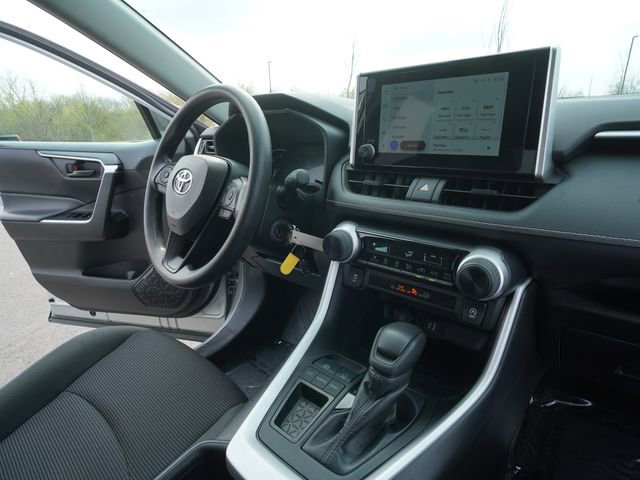 Used 2024 Toyota RAV4 LE FWD image 31