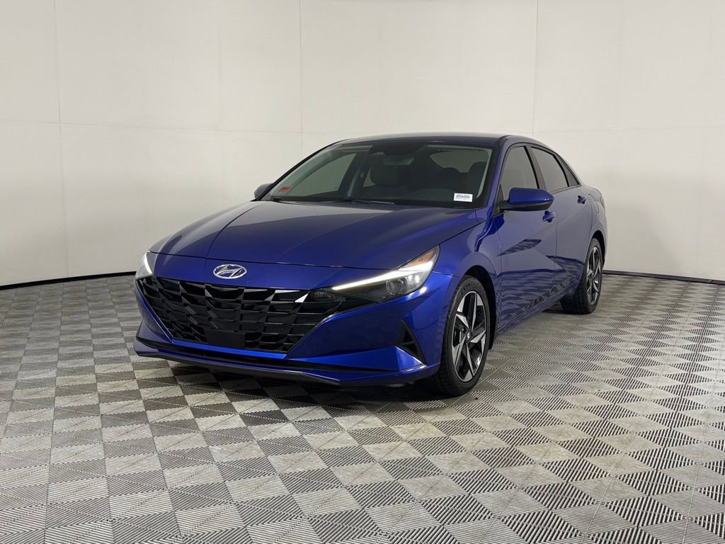 Used 2023 Hyundai Elantra SEL w/ Convenience Package image 3