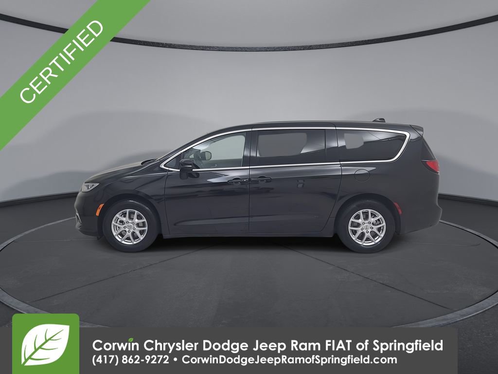 Certified 2023 Chrysler Pacifica Touring-L image 10