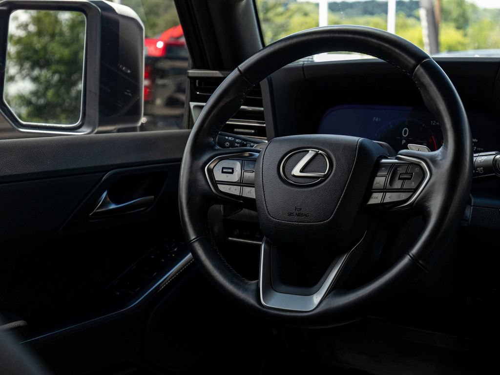 Used 2024 Lexus GX 550 w/ Accessory Package (31) AWD/4WD image 23