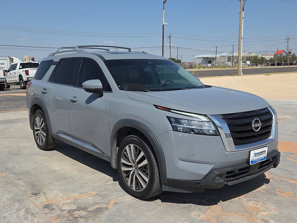 Used 2022 Nissan Pathfinder Platinum w/ Cargo Package FWD image 7