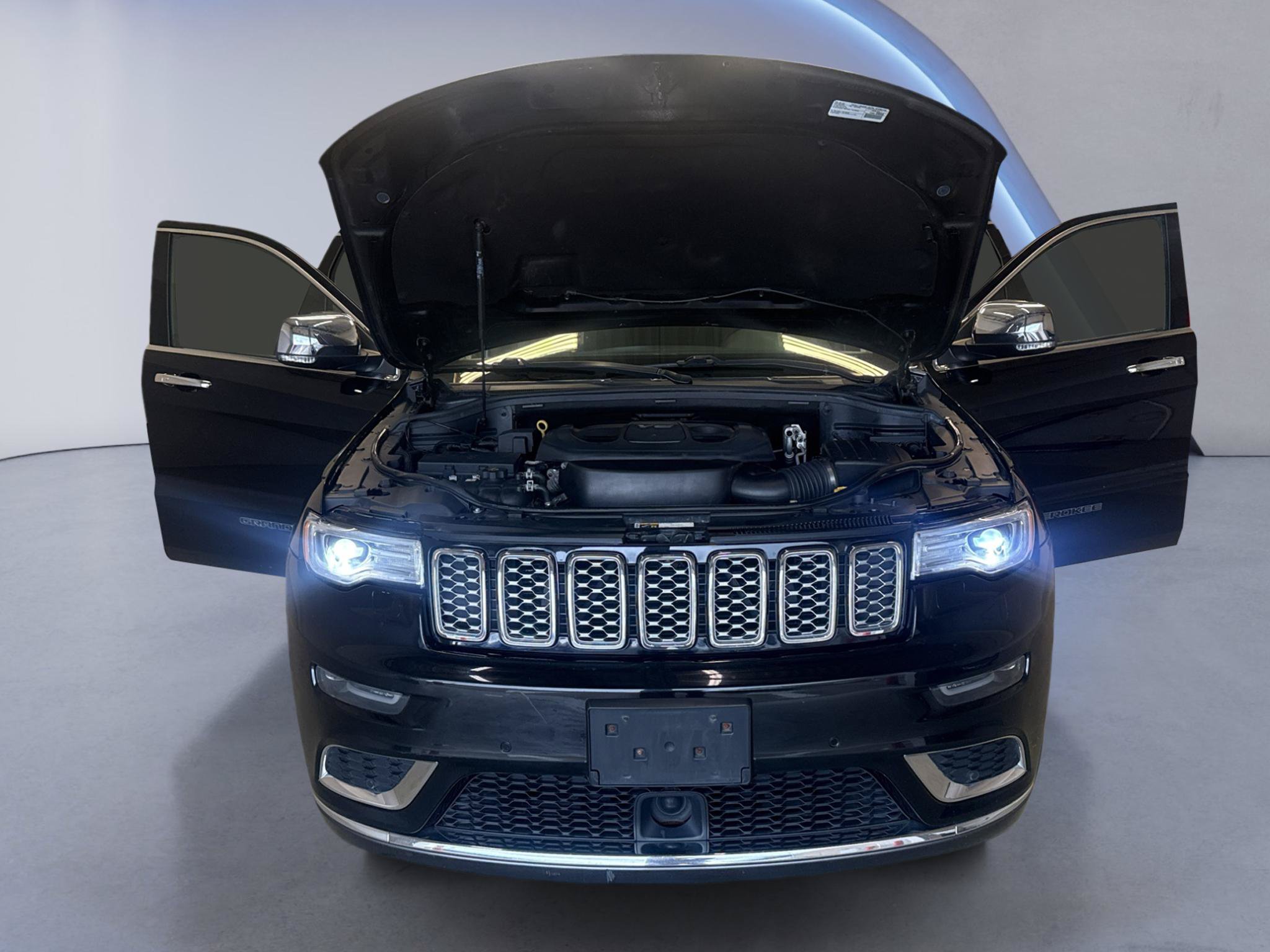 Used 2017 Jeep Grand Cherokee Summit AWD/4WD image 10