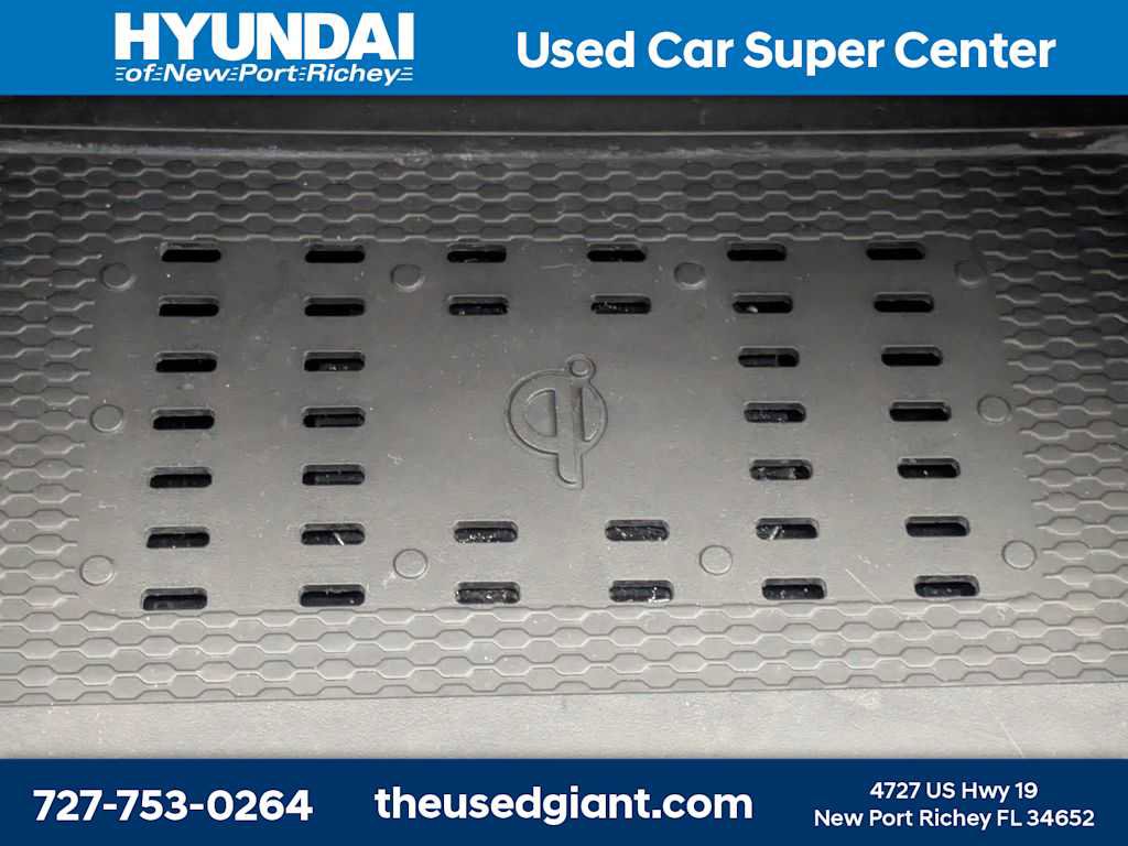 Used 2023 Hyundai Venue Limited image 23