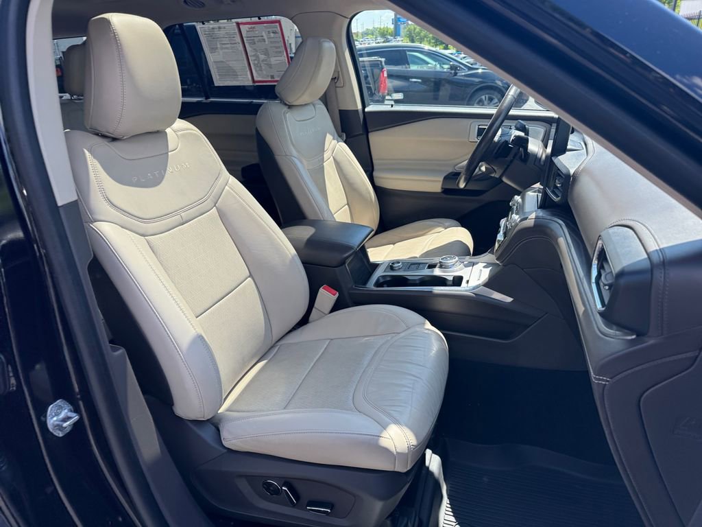 Used 2020 Ford Explorer Platinum w/ Premium Technology Package AWD/4WD image 18