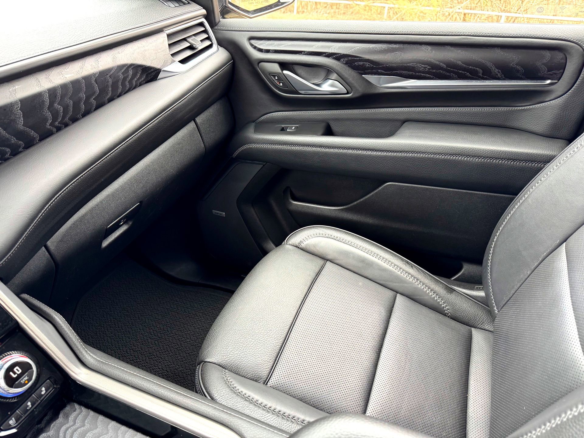 Used 2024 GMC Yukon Denali image 33