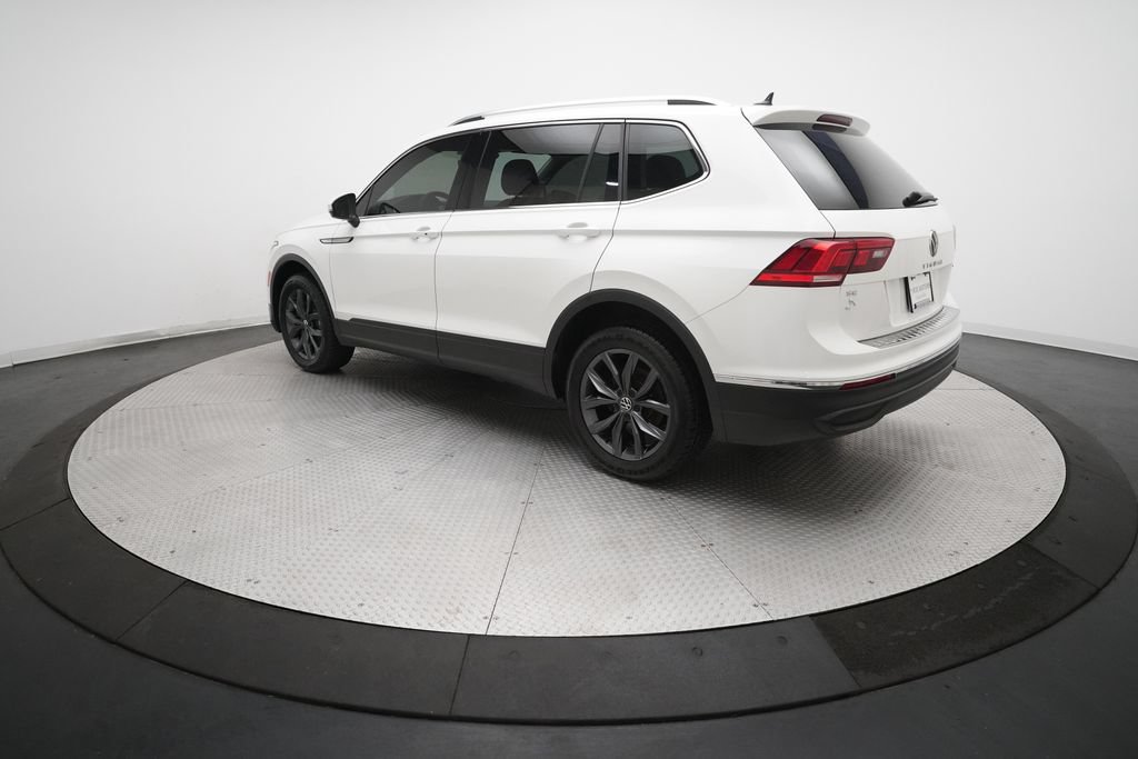 Used 2022 Volkswagen Tiguan SE AWD/4WD image 32