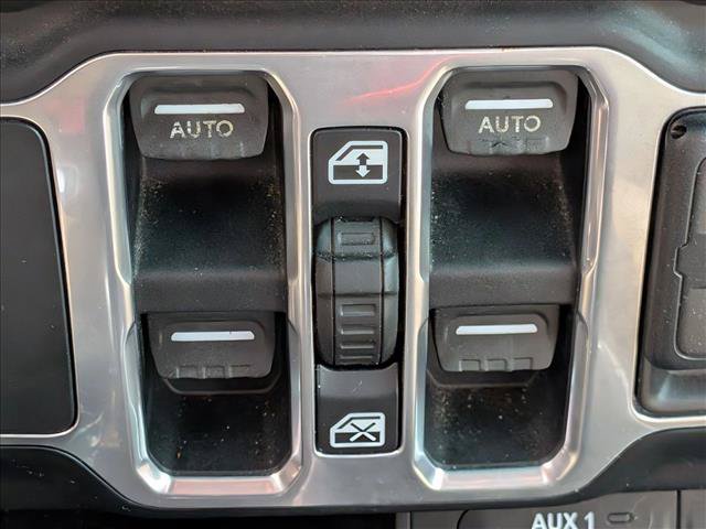 Used 2018 Jeep Wrangler Unlimited Sahara AWD/4WD image 11