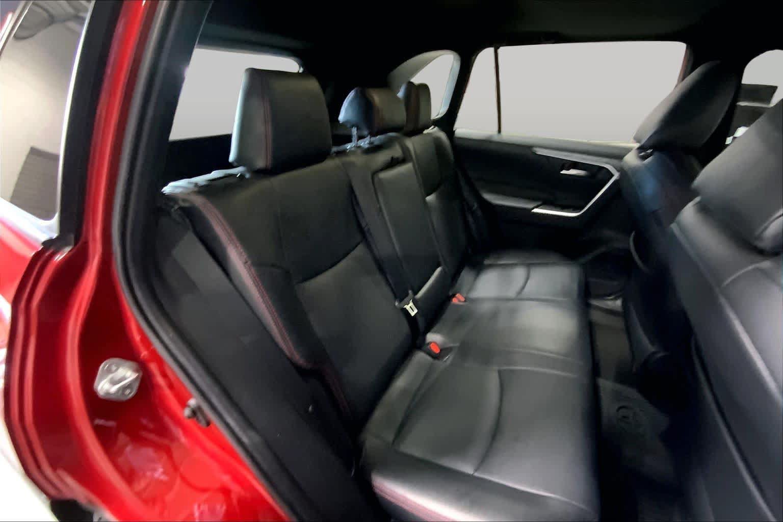 Used 2022 Toyota RAV4 SE w/ Weather & Moonroof Package AWD/4WD image 20
