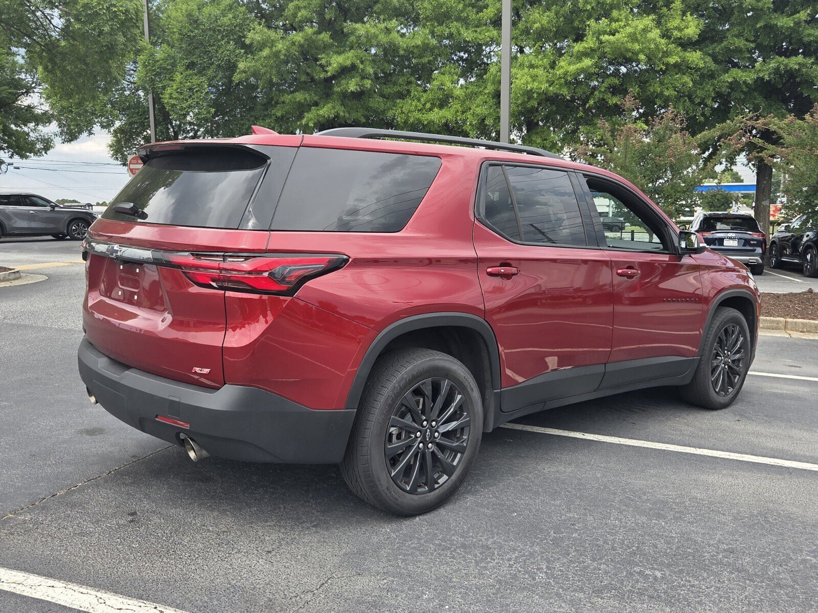 Used 2023 Chevrolet Traverse RS FWD image 6