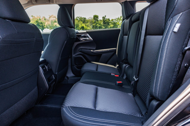 New 2025 Mitsubishi Outlander ES image 21