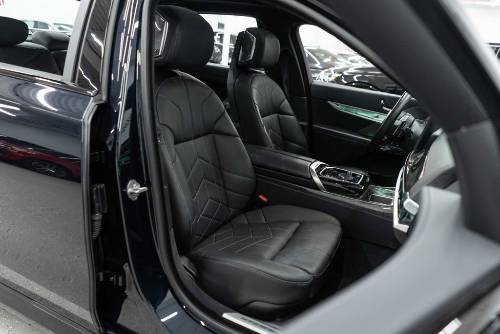 Used 2024 BMW 740i xDrive image 10