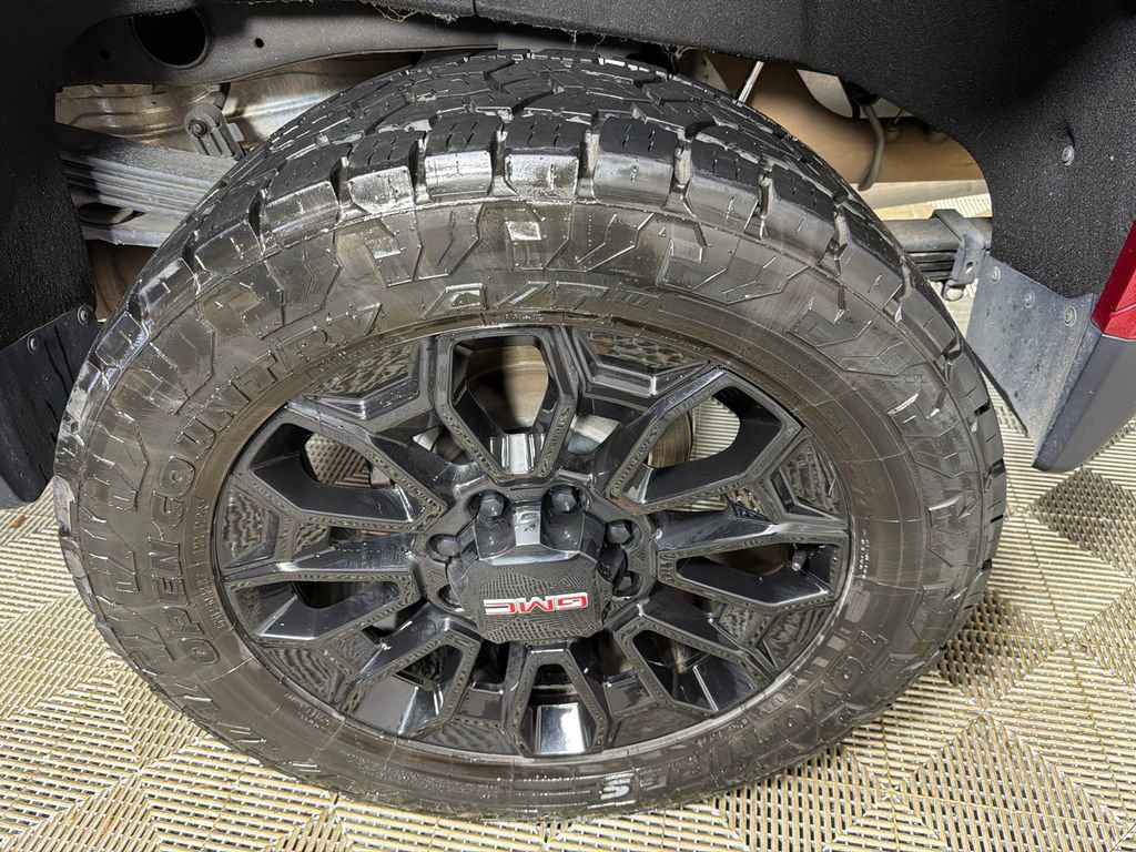 Used 2025 GMC Sierra 2500 AT4 w/ AT4 Premium Plus Package image 19